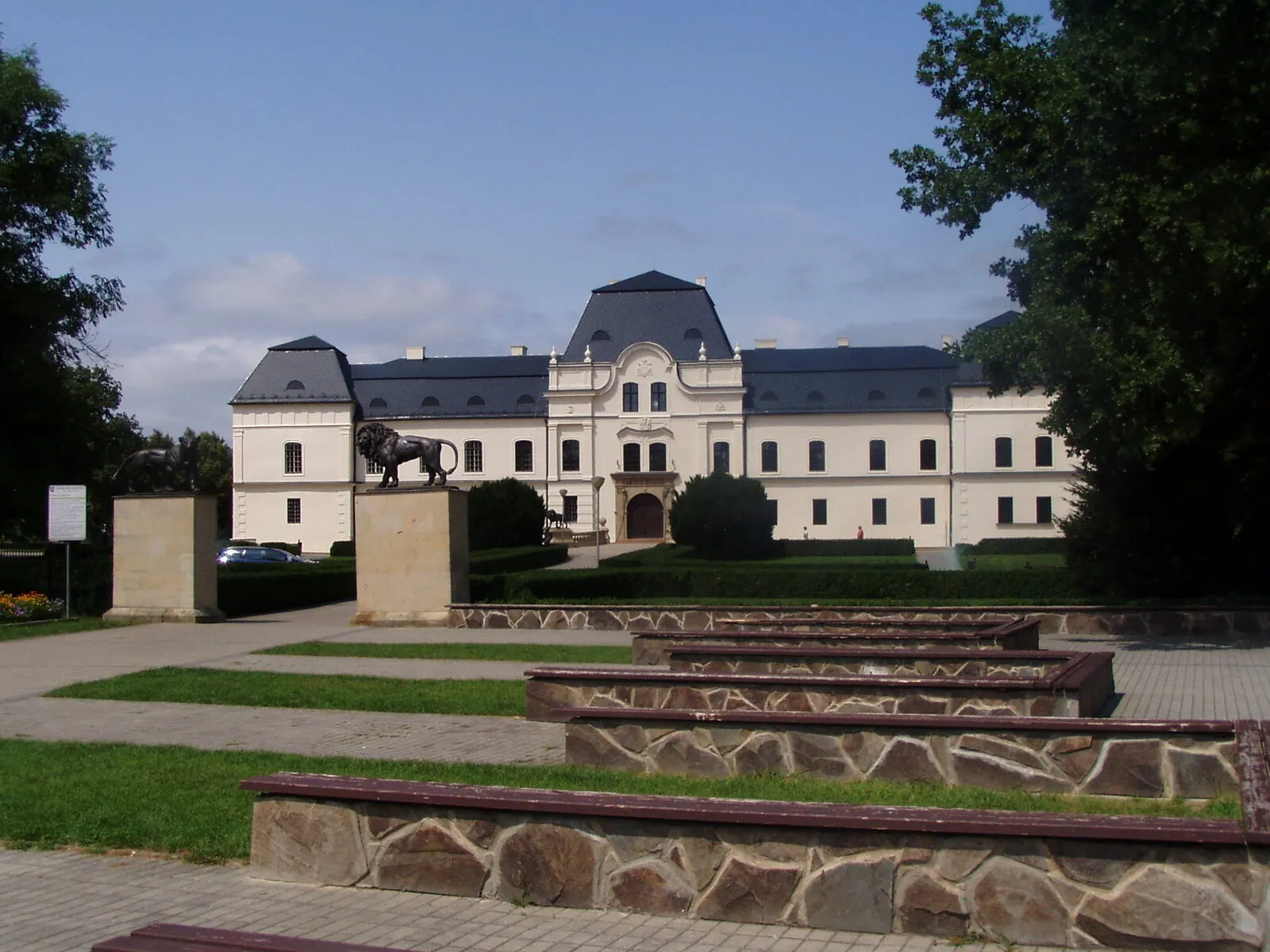 Kaštieľ Humenné z čelného pohľadu